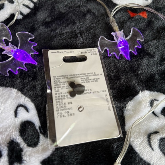 Disney Jessic Rabbit pin - Picture 3 of 3